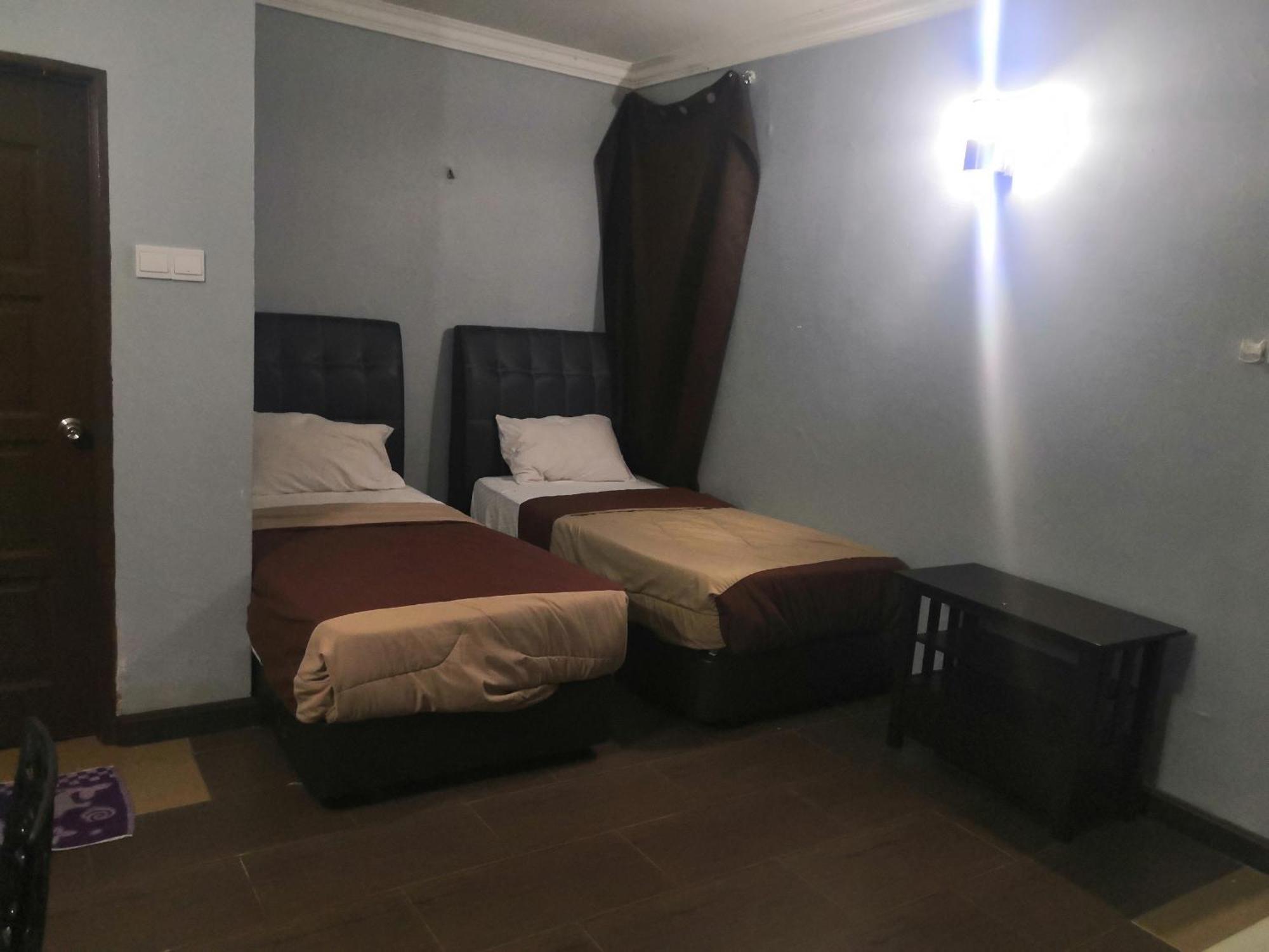Oyo 90473 Opah Inn Hotel Kampong Ayer Terjun Kültér fotó