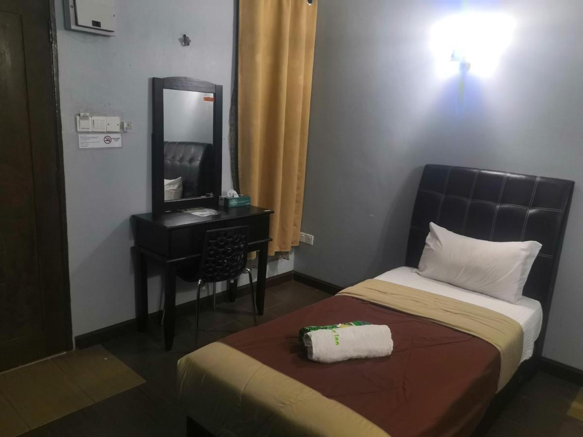 Oyo 90473 Opah Inn Hotel Kampong Ayer Terjun Kültér fotó